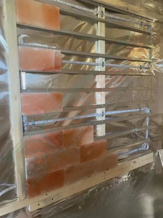 Кирпич из гималайской розовой соли 200x100x50 мм с натуральной стороной (с пазом)